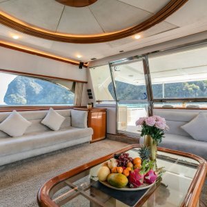 Yacht Ferretti 80 SOFIA (80 ft / 24.5 m)