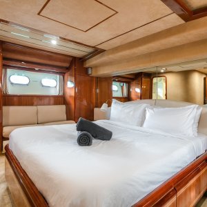 Yacht Ferretti 80 SOFIA (80 ft / 24.5 m)