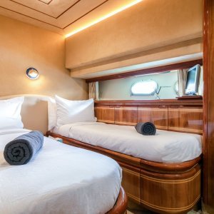 Yacht Ferretti 80 SOFIA (80 ft / 24.5 m)