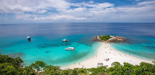 Private speedboat day: Phi Phi & Krabi's Hong Island
