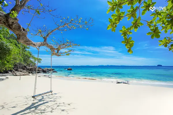 Private speedboat to the Khai islands