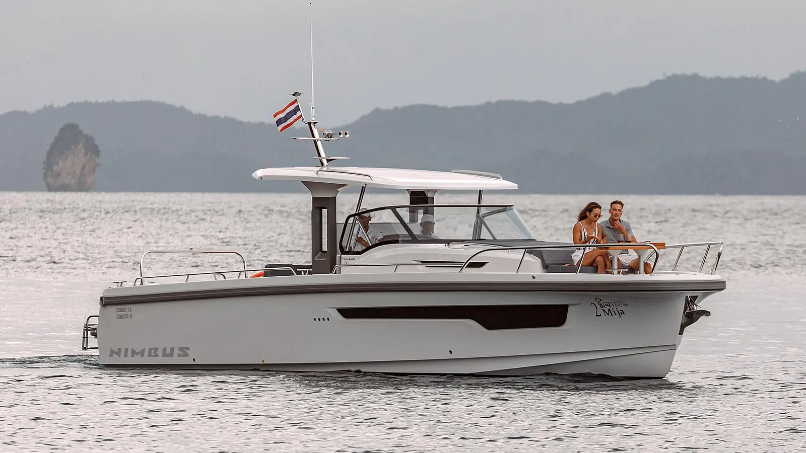 Nimbus T11 — day cruiser, motor yacht